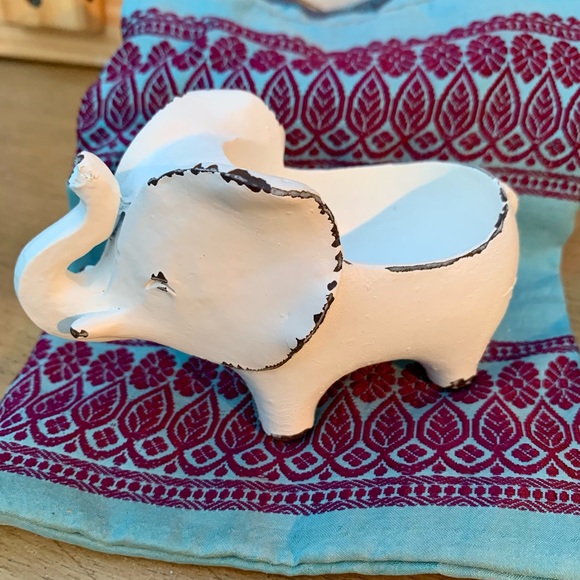 Small Feng Shui Good Luck Elephant Trinket Dish - Picture 3 of 7